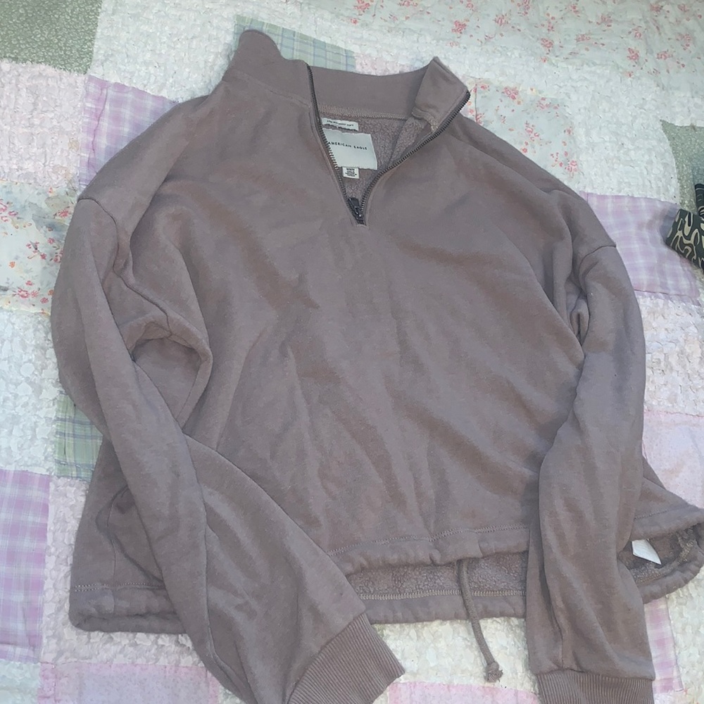american eagle cropped pullover- has a draw string along the bottom.